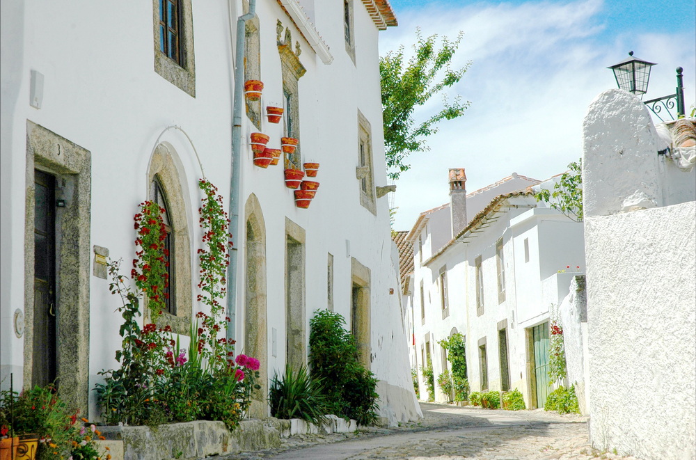 Spanish white houses which many purchase to get the Spain Golden Visa