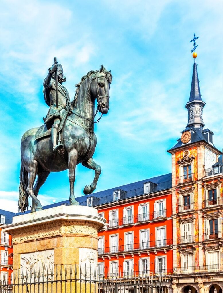 Bronze equestrian statue of Felipe III in Madrid's Plaza Mayor with the Casa de la Panadería in the background