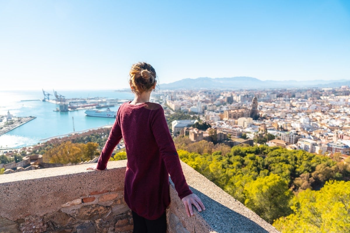 Lady looking out over Málaga