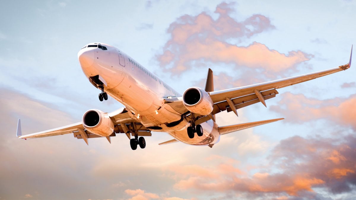 An airplane bringing new Expats relocating to Spain